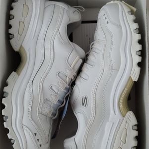 Skechers tennis shoe